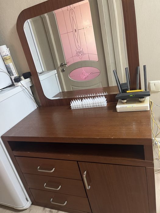 Комод с зеркалом