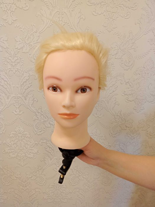 Maniken, soch. Parikmaher