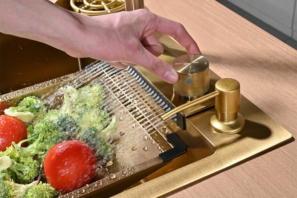 Златна мултифункционална кухненска мивка 50см