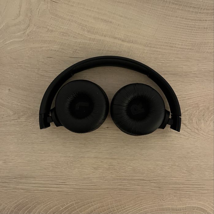 Jbl tune 520bt headphones