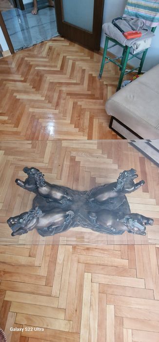 Уникална холна маса.