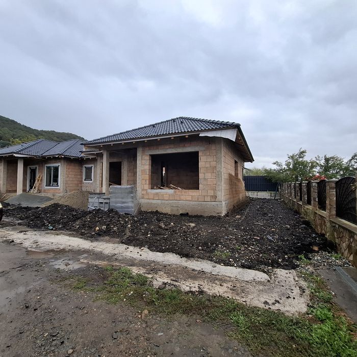 Casa pe 1  nivel a roșu  100 m2