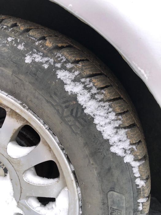 Vând 4 roți: jante aliaj originale BMW e39 cu cauciucuri de iarna