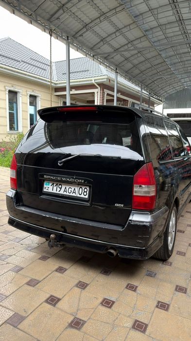 Mitsubishi space wagon