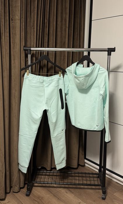 Trening damă Nike Tech - Calitate Premium