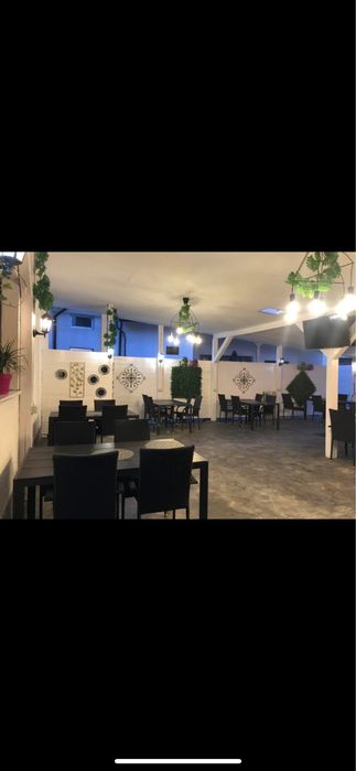 Pensiune cu restaurant si terasa 200 locuri,cladire separata cu doua spatii comerciale de 300m/2 si pod de 300m/2 si casa de locuit