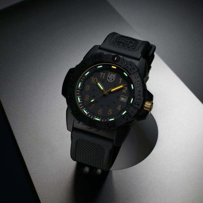 Luminox Navy seal XS 3508 GOLD