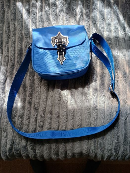 Чантичка на Trapstar Blue купена е от Англия и е напълно е истинска