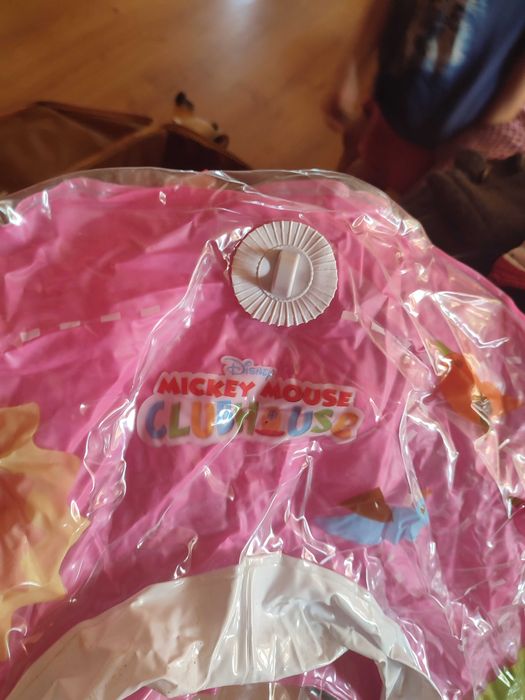 лодка за плуване на Дисни