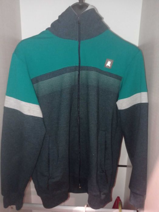 Спортно горнище.