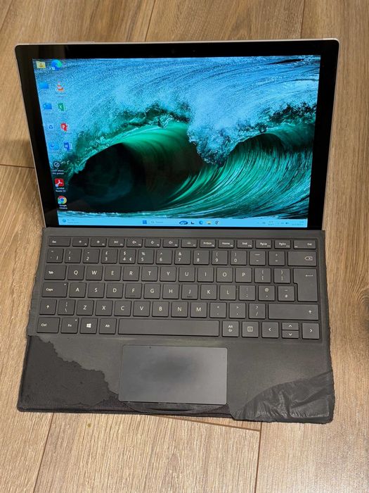 Microsoft Surface Pro 5 i5-7300U/8RAM/256SSD/Intel HD 620/QHD Touch