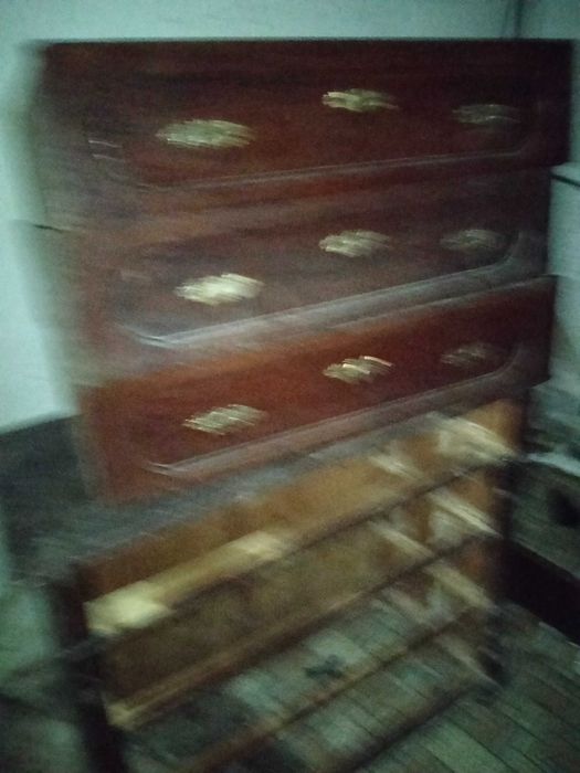 Стари дървени мебели в добро състояние