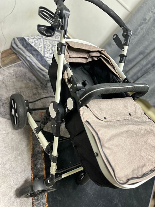 Коляска б/у. В хорошем состоянии.