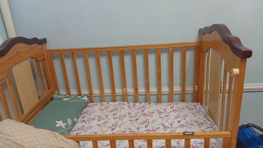 Bolalar karavoti sotiladi