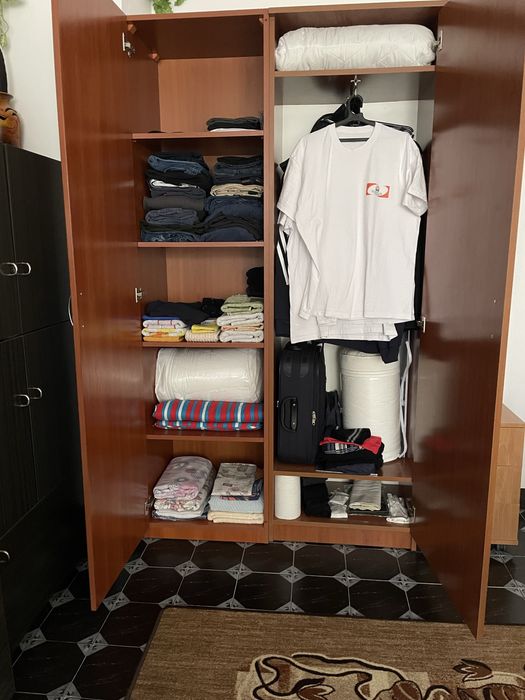 Двукрилен гардероб