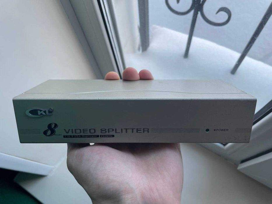 Video splitter / 1 to 8 VGA Dublicator / 250 Mhz