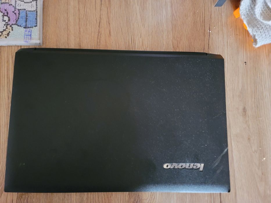 Lenovo noutbuk sotiladi