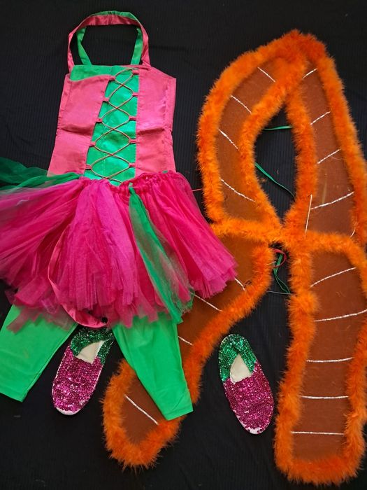 Продам детские танцевальные,карнавальные костюмы,вешалки для одежды.