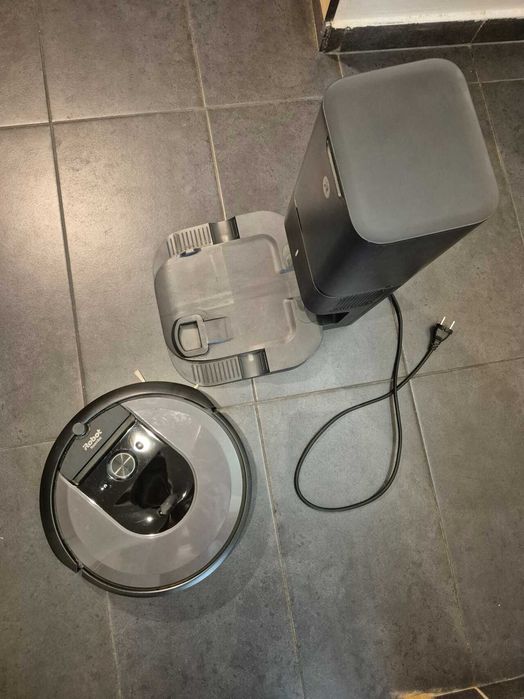 iRobot Roomba i7 cu stație de descărcare