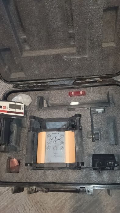 Vând Laser cu trepied preț 1000 lei .Boxa milioake 500 lei