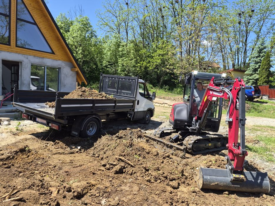Excavator Yamnar de 2,6T si mașină de 3,5 T de închiriat