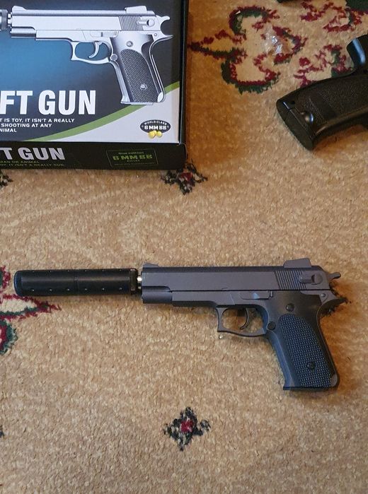 Железные пистолеты для съёмок