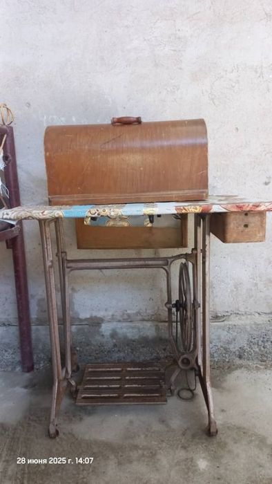 Швейная машинка .