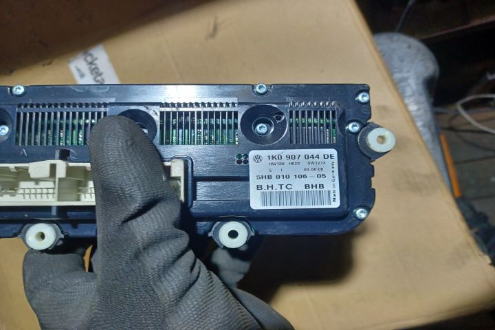 Comanda AC 1K0907044DE Volkswagen VW Golf a 5-a generatie