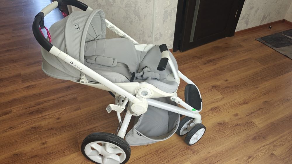 Коляска quinny mood с люлькой