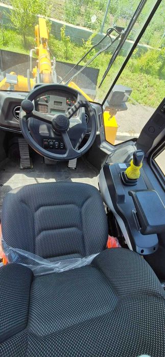 Фронтальный погрузчик LiuGong 835N