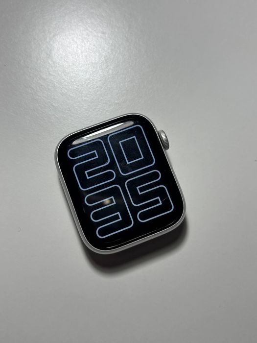 Apple watch series 5 (44мм)