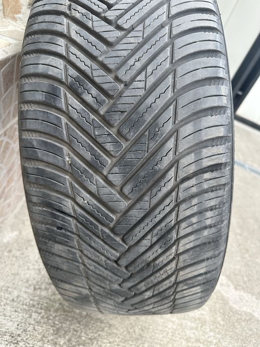 2 бр. 235/45/18 hankook всесезонни
