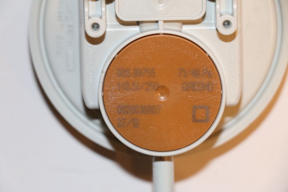 Presostat de aer 71 / 46 Pa centrala termica Saunier Duval Semia F24