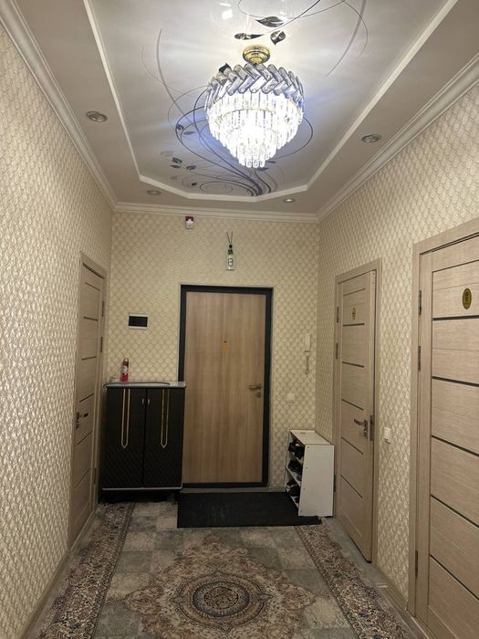 Kvartira sotiladi xolati ideal 3 xonali 82.5 kv m