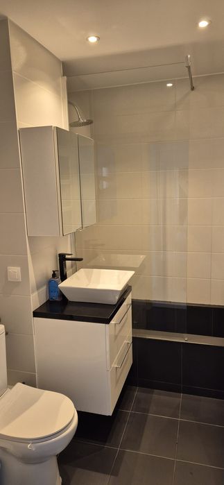 Inchiriez apartament 2 camere lux.