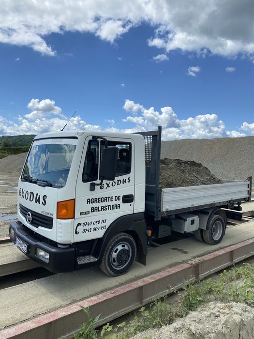 Vanzare cu transport nisip, pietris, balast, pamant, piatra sparta.