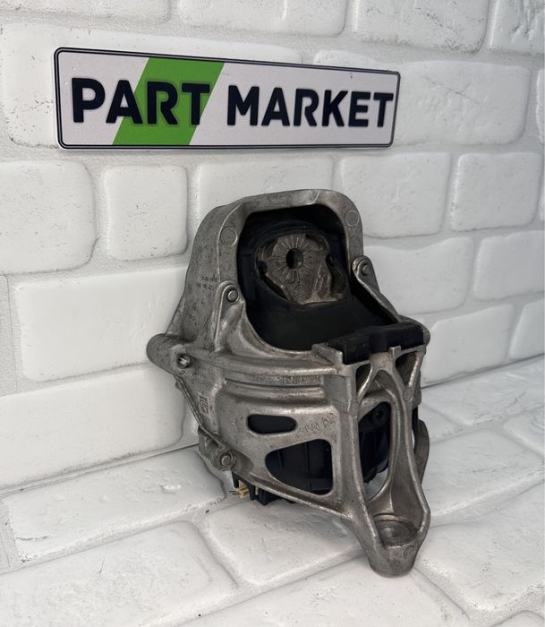 Десен тампон двигател AUDI A6 A7 4M0199372FQ