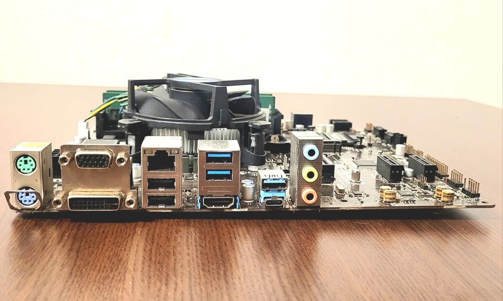 Kit 1151 v1 B250m placa de baza + procesor 7400+ 8gbRAM+cooler