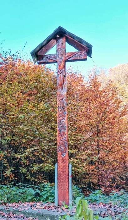 Troita și Cruce din Stejar Sculptat Manual