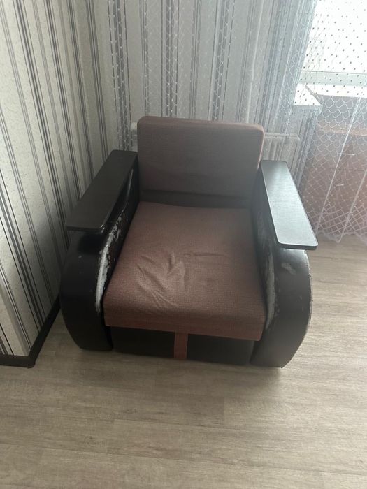 Отдам даром диван и кресло