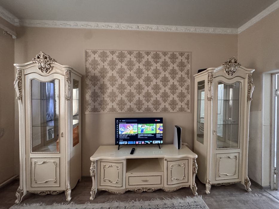 Стол со стулями