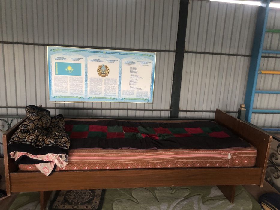 Продаем кроват один
