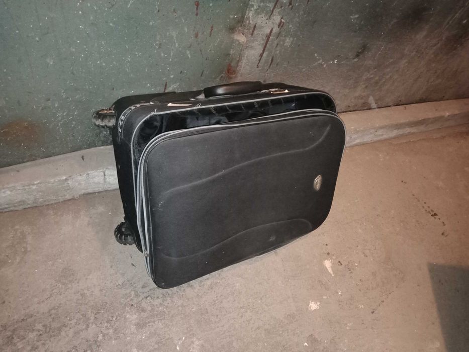 Troler  cu defect la fermoar