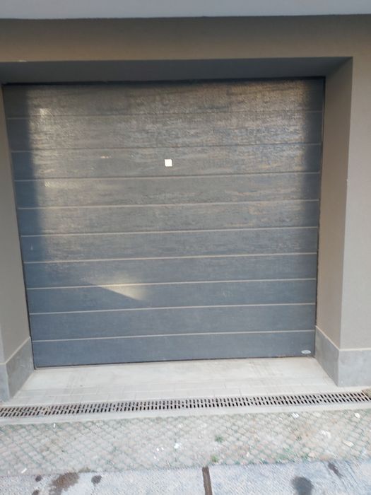 Дава се под наем Гараж / Паркомясто в София, Студентски град - 40 кв.м за 137.7 € - Снимка #1