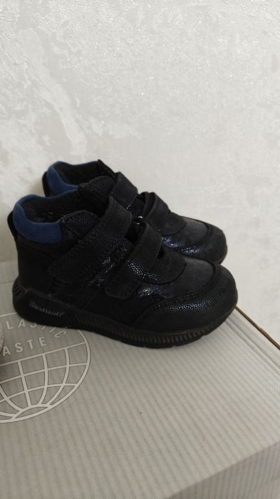 Продаю ботинки для девочек