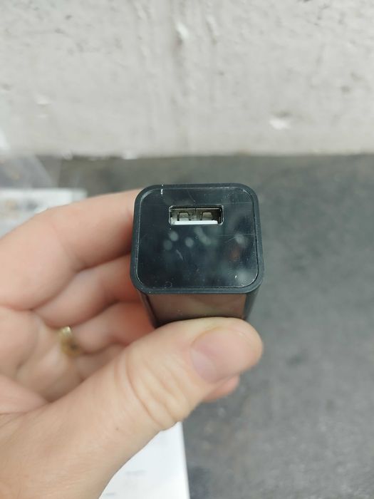 Incărcător USB universal cu cameră spion