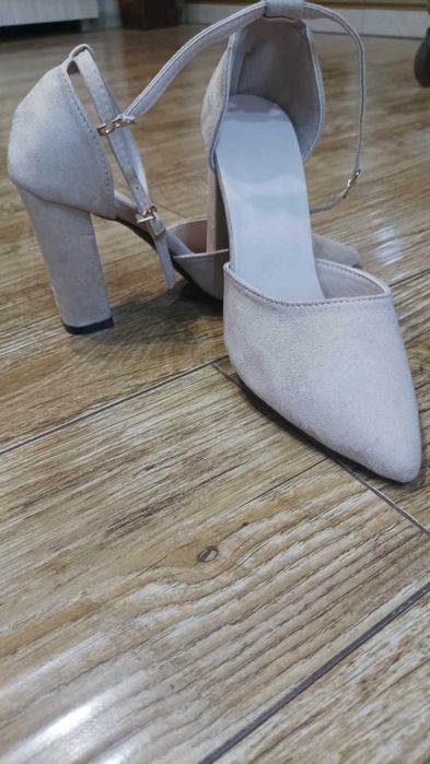 Елегантни дамски обувки