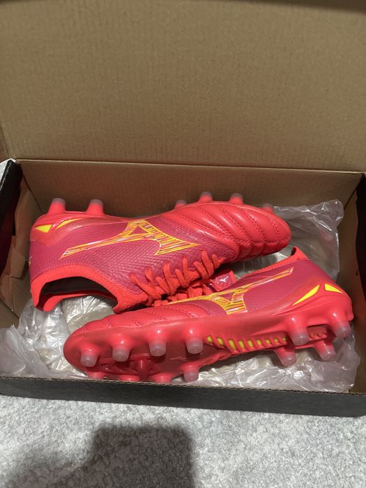 Бусты красные мизуно