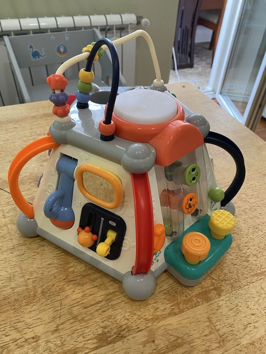 Развивающий бизиборд.