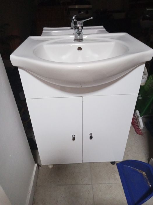 Chiuveta cu dulăpior și baterie pt baie